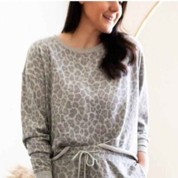 Women's Colsie Lightweight Sweatshirt‎ Cropped Leopard Print M - Picture 1 of 6